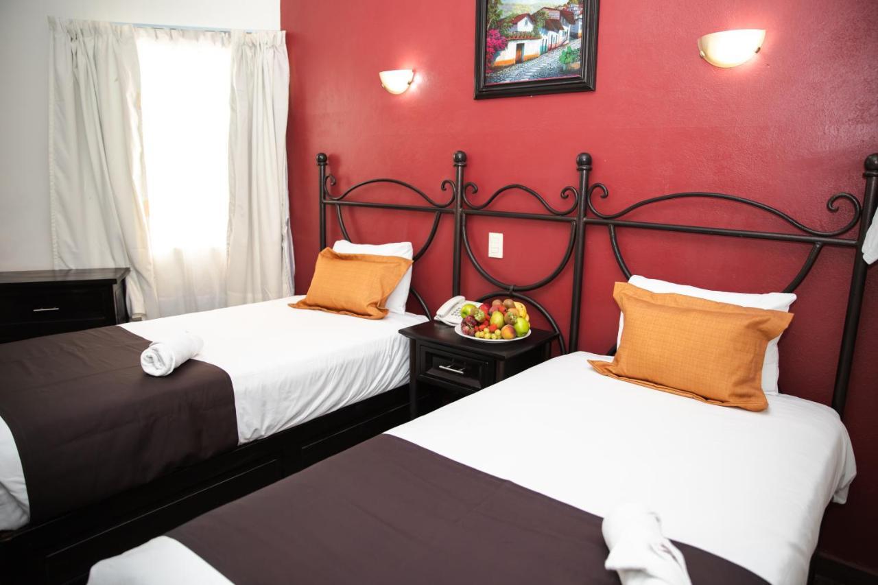 Plaza Poblana Hotel ปวยบลา ภายนอก รูปภาพ
