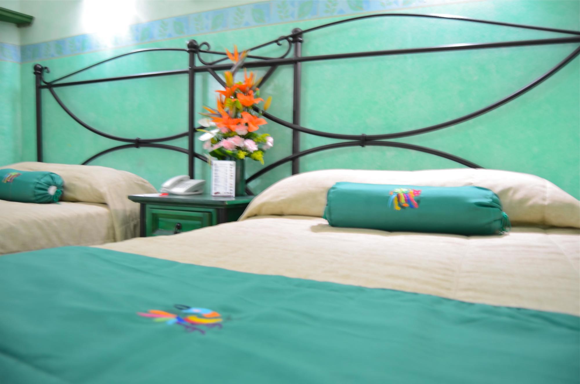 Plaza Poblana Hotel ปวยบลา ภายนอก รูปภาพ