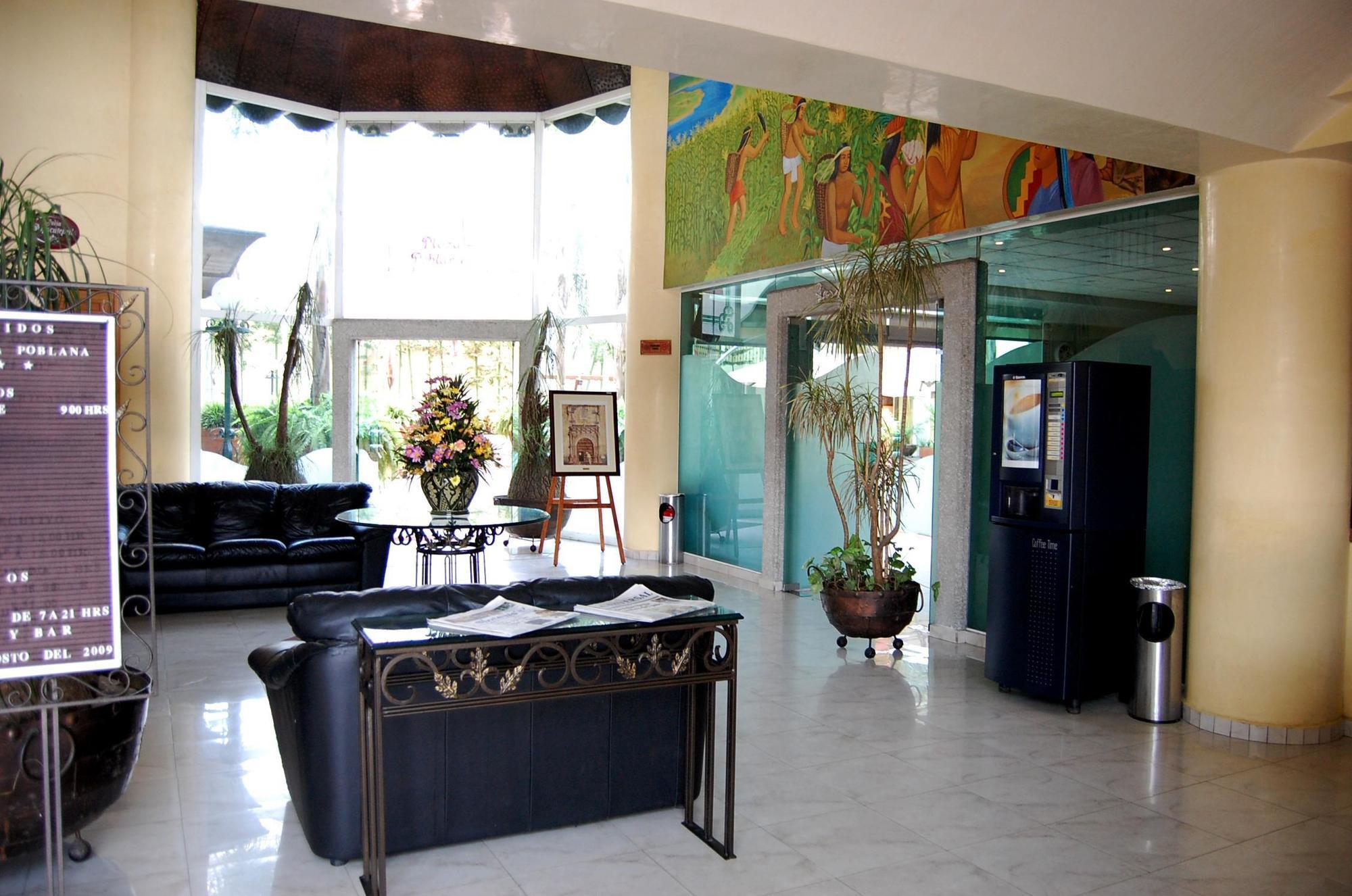 Plaza Poblana Hotel ปวยบลา ภายนอก รูปภาพ