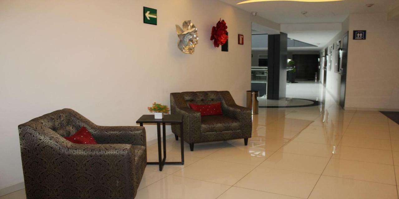 Plaza Poblana Hotel ปวยบลา ภายนอก รูปภาพ